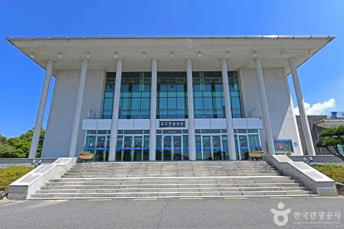 홍주문화회관 · 문화시설