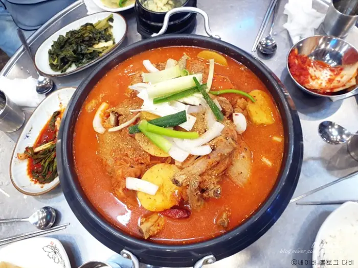 빨간돼지 청라점 · 음식점