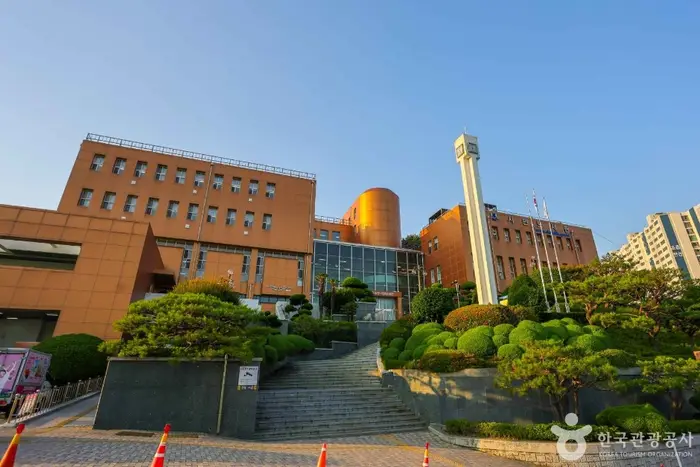 부산광역시립 시민도서관 · 문화시설