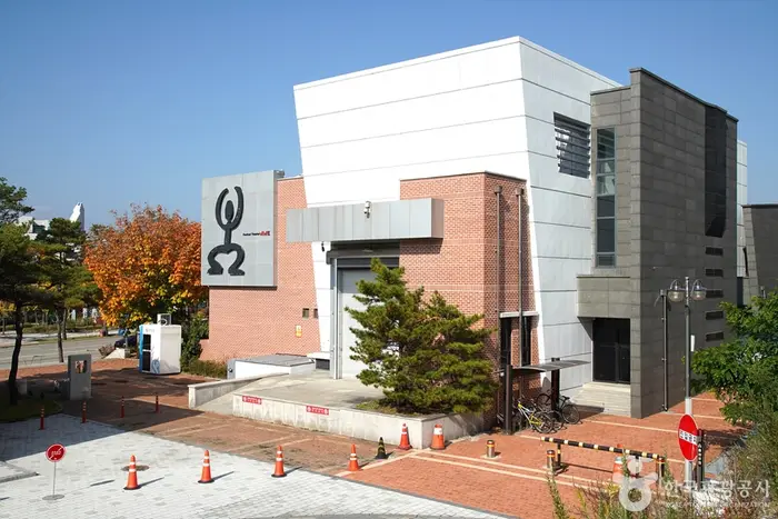 춘천문화예술회관 · 문화시설