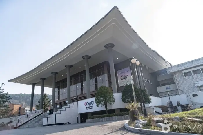 용인시문예회관 · 문화시설