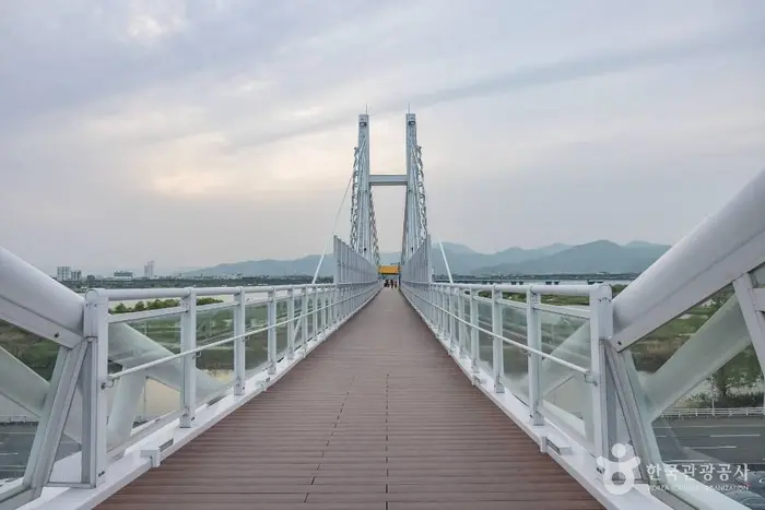 금빛노을브릿지 · 관광지