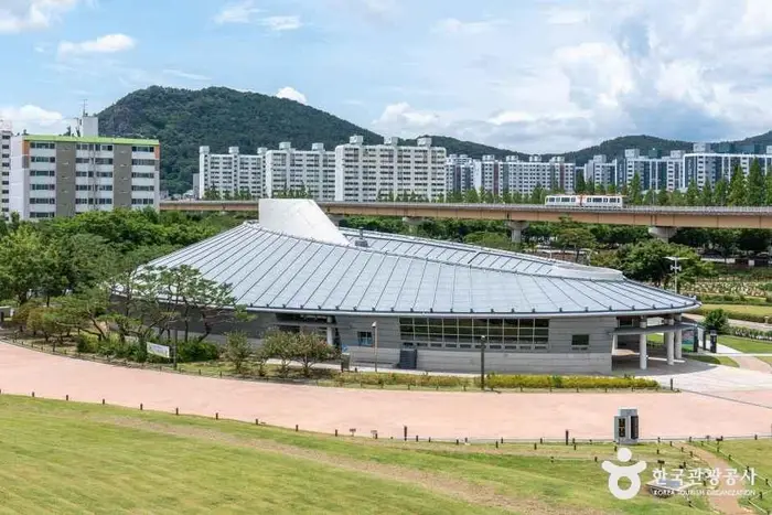대성동고분박물관 · 문화시설