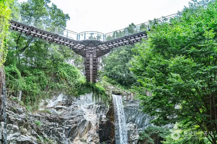 도덕산 출렁다리 · 관광지