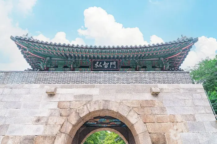 홍지문 및 탕춘대성 · 관광지
