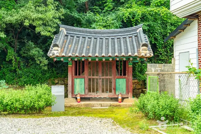 죽산 두현리 석조삼존불입상 · 관광지