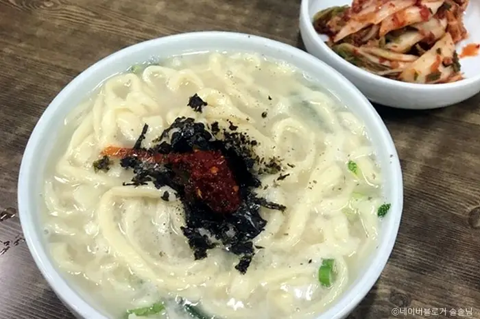 프라자손칼국수 · 음식점