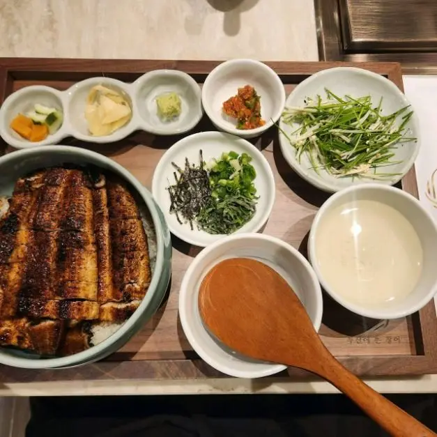 부산에 뜬 장어 · 음식점