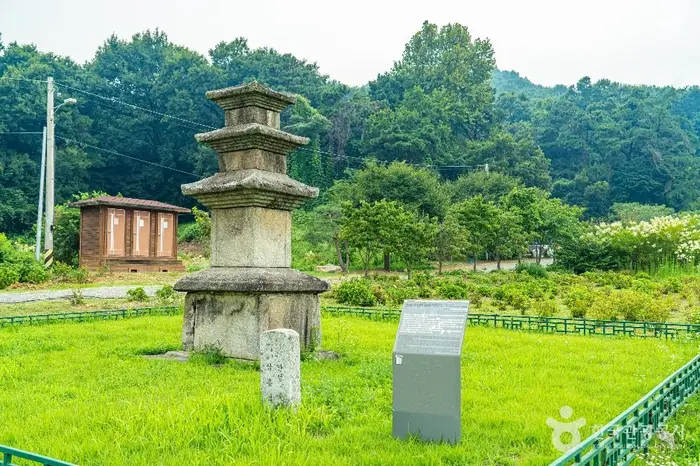 안성죽산리삼층석탑 · 관광지