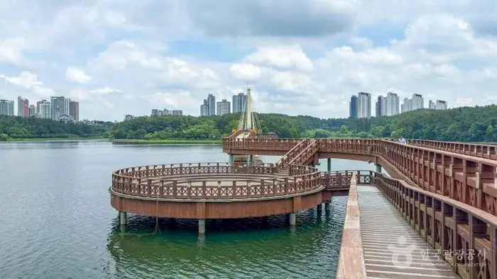 은파 물빛다리 · 관광지