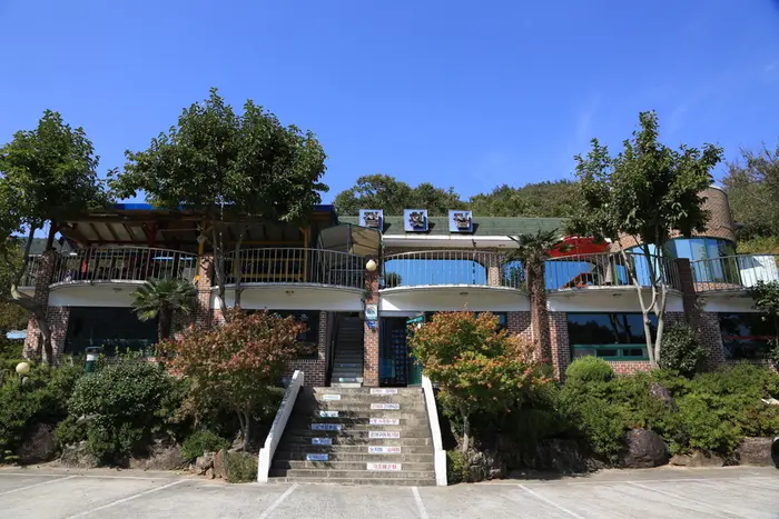 사계절횟집 · 음식점