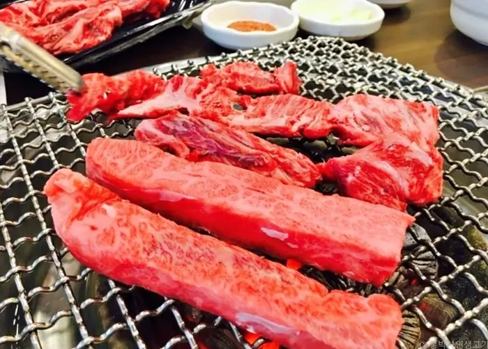 홍박사인생고기 · 음식점