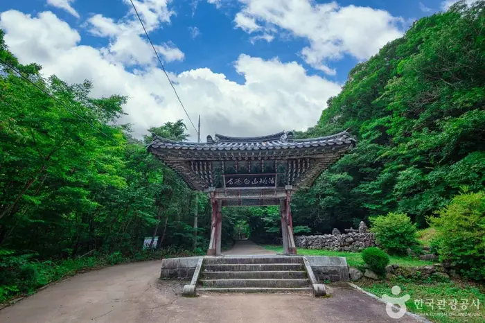 백련사(무주) · 관광지