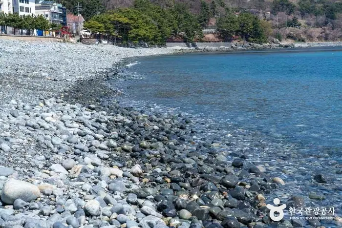 학동 흑진주 몽돌해변 · 관광지