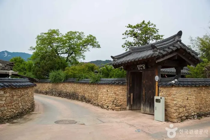 거창 황산마을 옛 담장 · 관광지