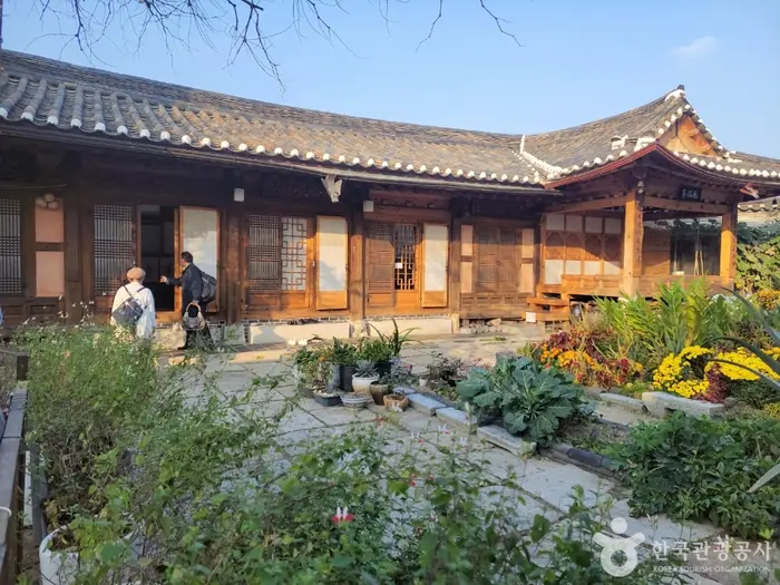 북촌동양문화박물관 · 문화시설