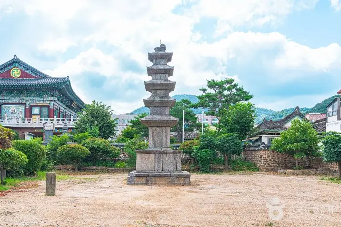 광주지산동오층석탑 · 관광지