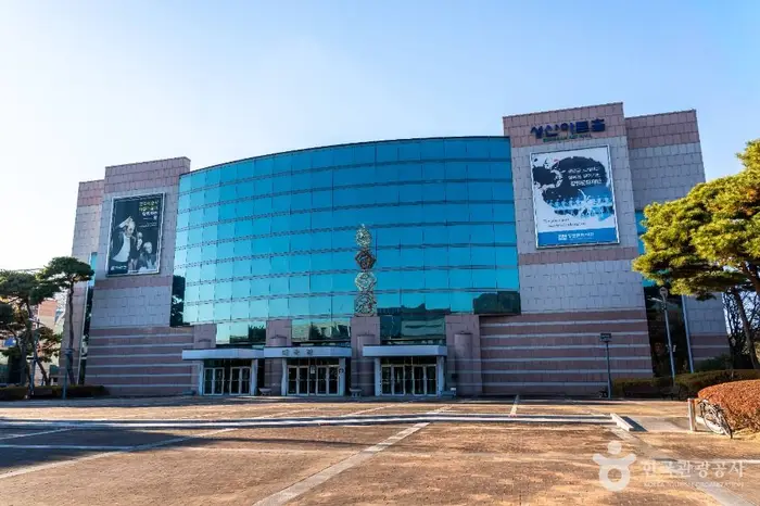 성산아트홀 · 문화시설