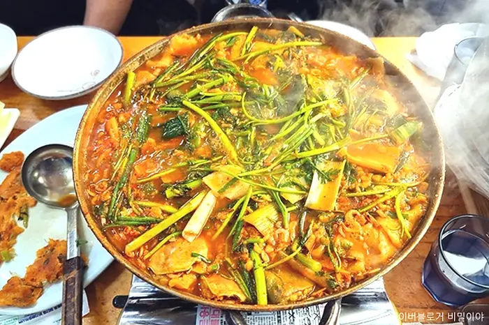 남한강민물매운탕 · 음식점