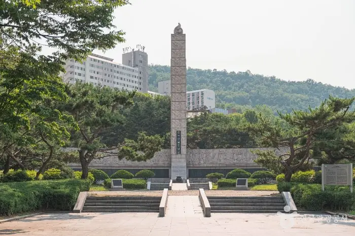 순국선열추념탑 · 관광지