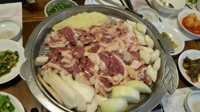 청기와오리촌 · 음식점