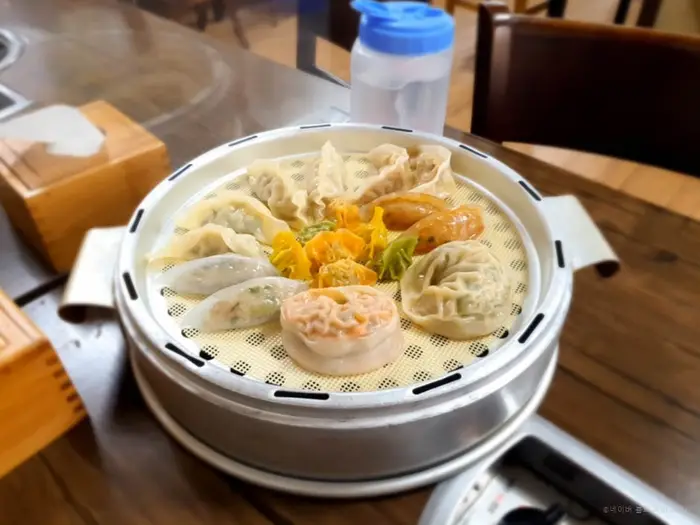 홍두깨식당 · 음식점