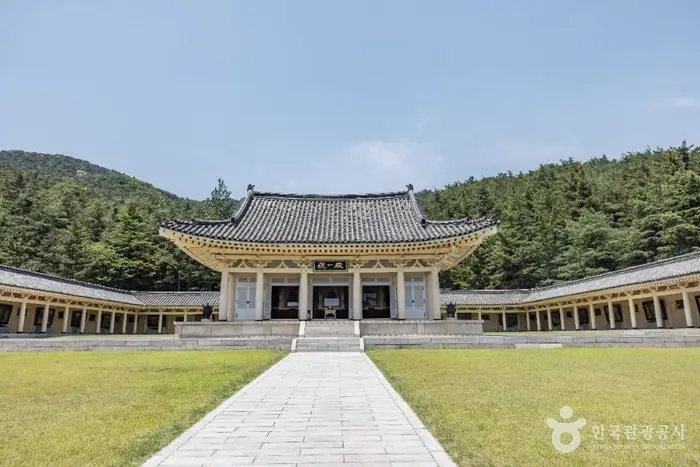 통일전(경주) · 관광지