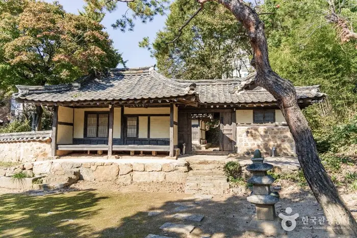 장욱진 고택 · 관광지