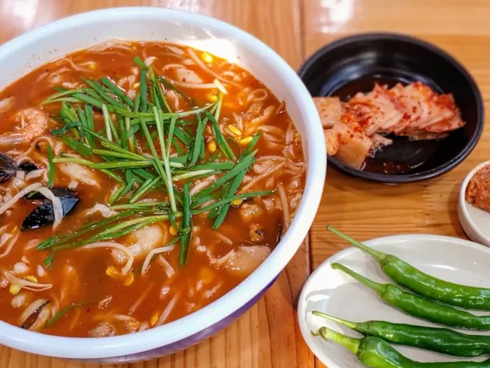 김태희옛날손국수 · 음식점