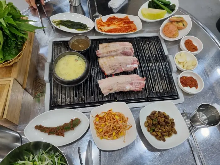 송촌주먹구이 · 음식점