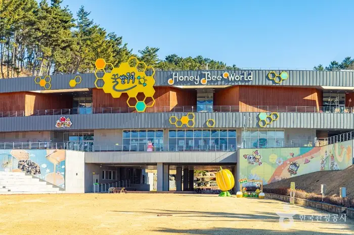 꿀벌나라테마공원 · 관광지