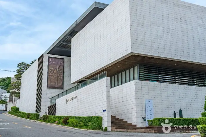 가나아트센터 · 문화시설