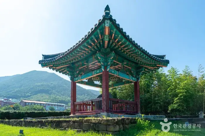 창녕 신라 진흥왕 척경비 · 관광지