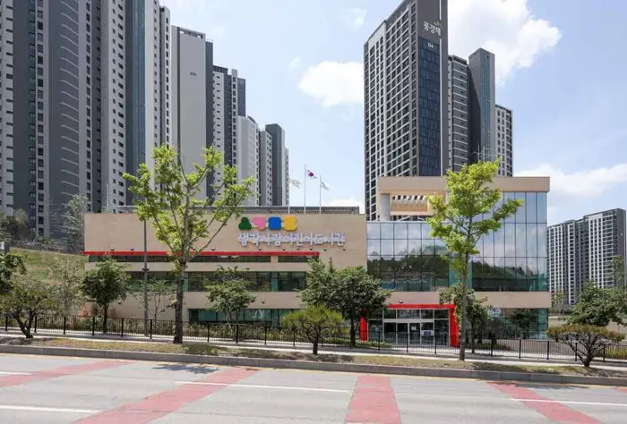 생각자람어린이도서관 · 문화시설