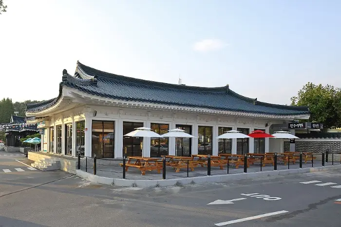 진수성찬 · 음식점