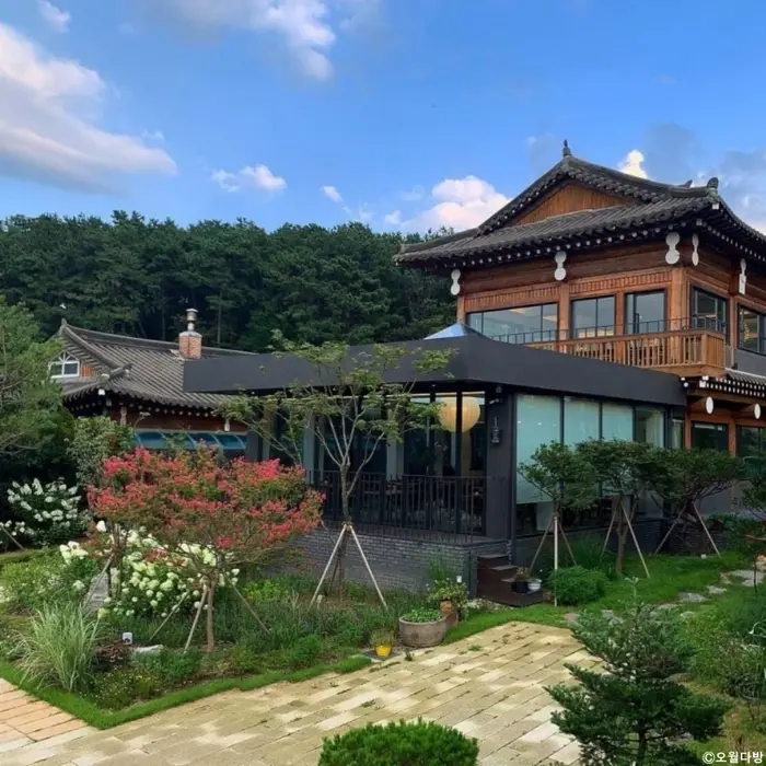 오월다방 · 음식점