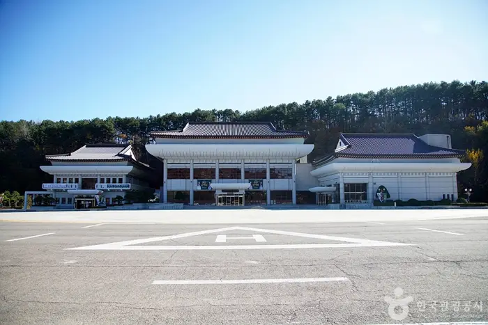 삼척문화예술회관 · 문화시설