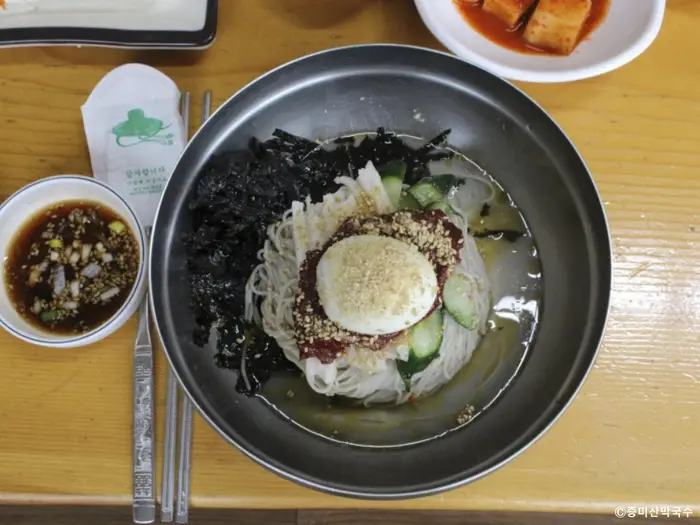 중미산막국수 · 음식점
