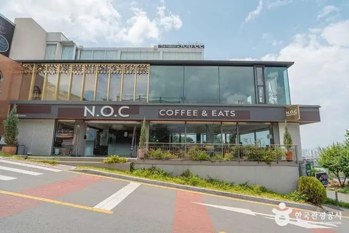 낫온리커피어반델리(NOT ONLY COFFEE URBAN DELI) · 음식점