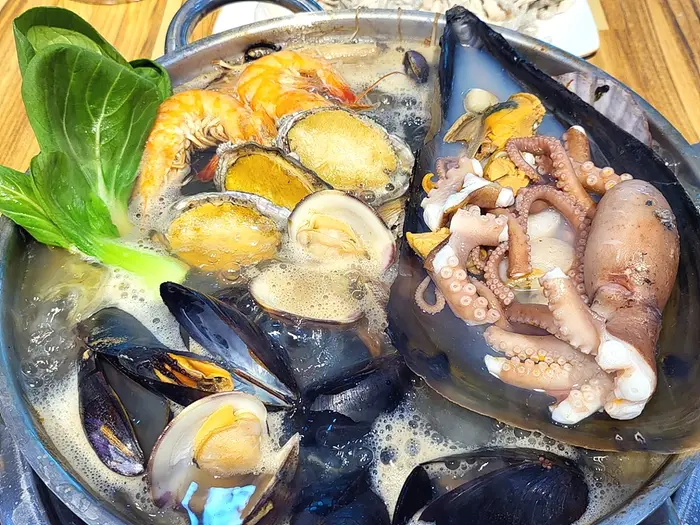 일년내내칼국수맛있는집 · 음식점