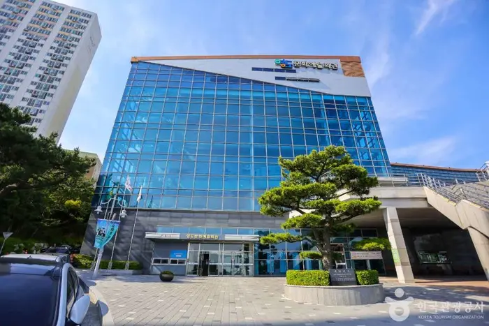 영도문화예술회관 · 문화시설