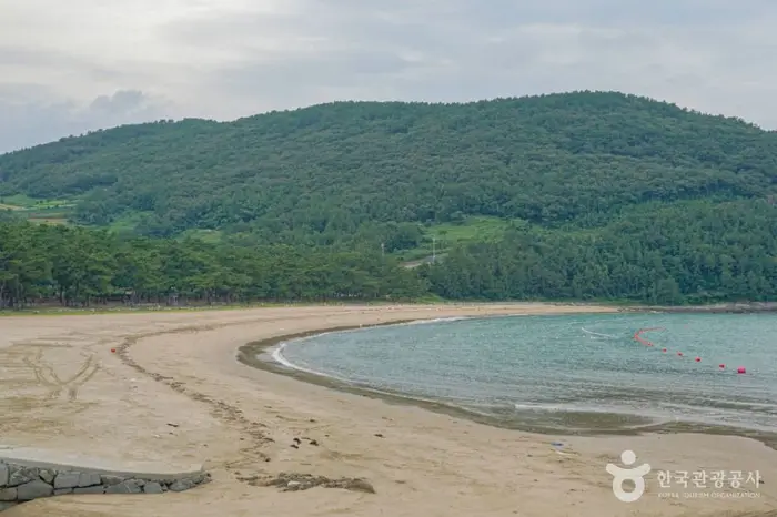 덕흥해수욕장 · 관광지