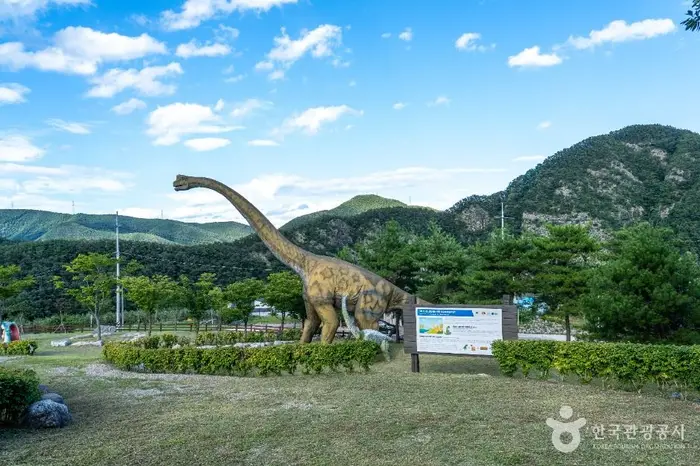 신성리 공룡발자국 · 관광지