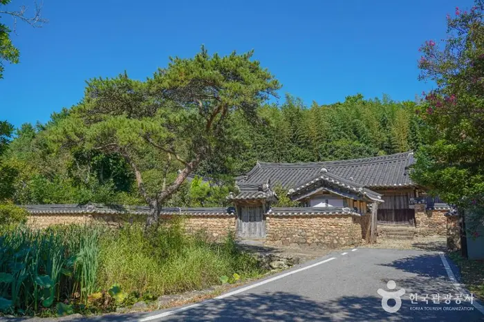 장흥 오헌고택 · 관광지