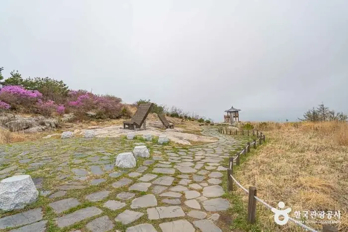 팔공산국립공원(군위군) · 관광지