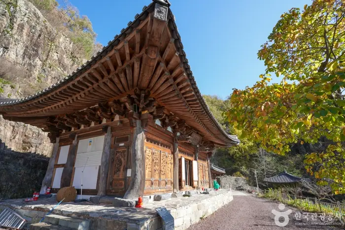 성전암(진주) · 관광지