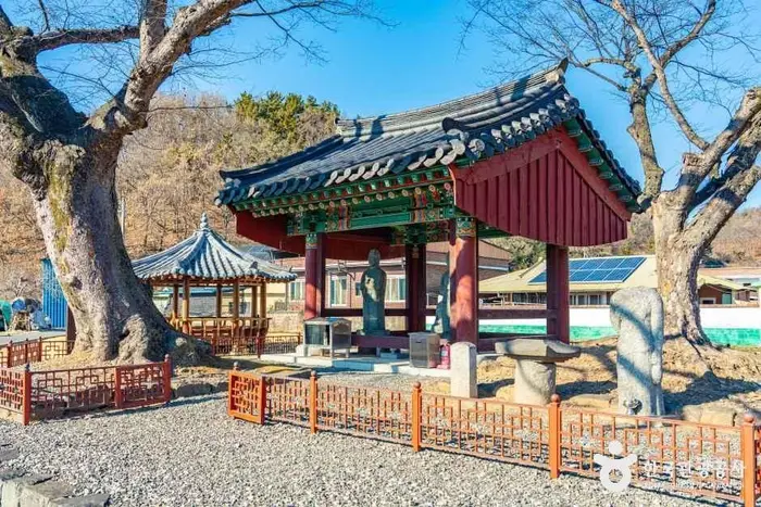 함안 대산리 석조삼존상 · 관광지