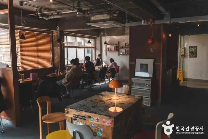 정지영커피로스터즈 행궁본점 · 음식점