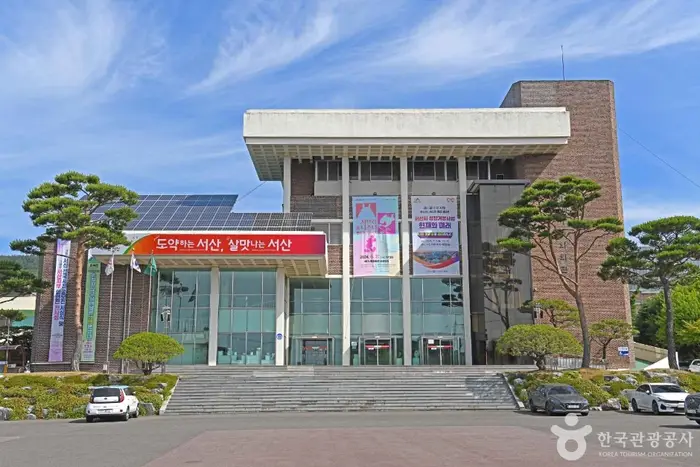 서산시문화회관 · 문화시설