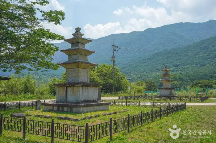 산청 단속사지 동 삼층석탑 · 관광지